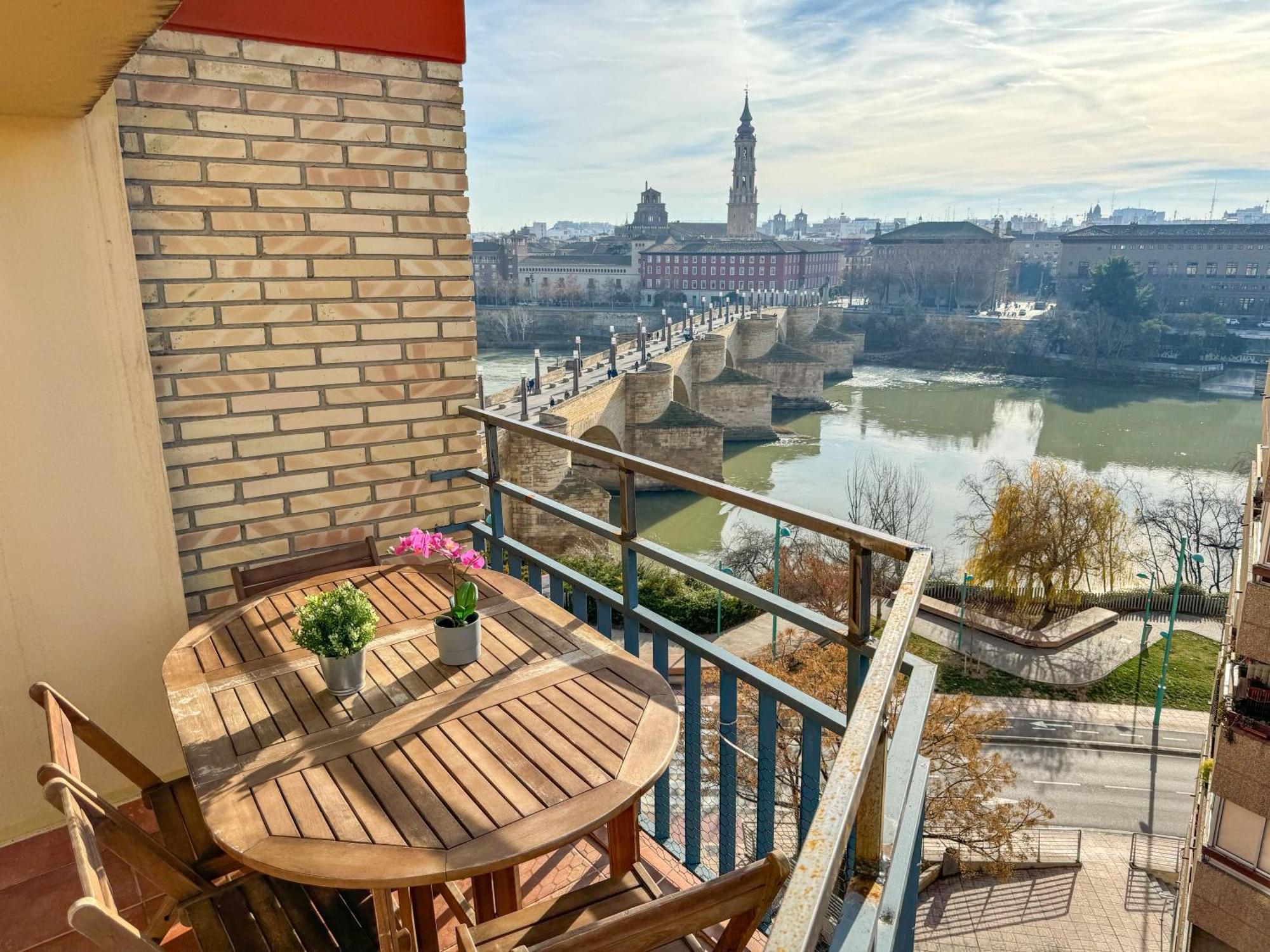 El Puente Del Pilar Comotucasa Zaragoza Dış mekan fotoğraf
