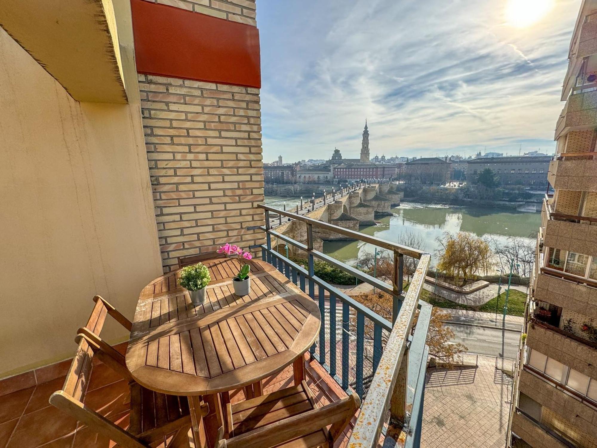 El Puente Del Pilar Comotucasa Zaragoza Dış mekan fotoğraf
