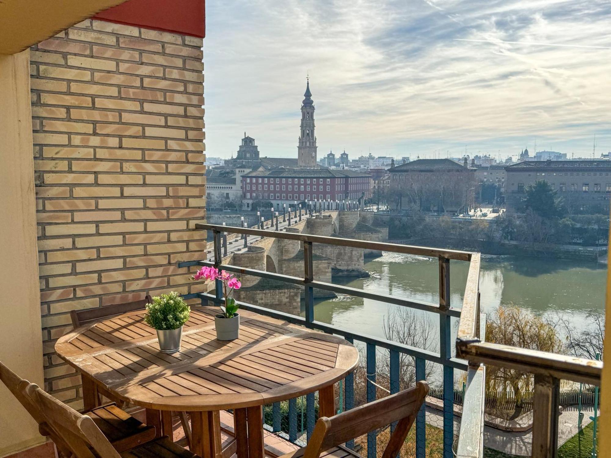El Puente Del Pilar Comotucasa Zaragoza Dış mekan fotoğraf