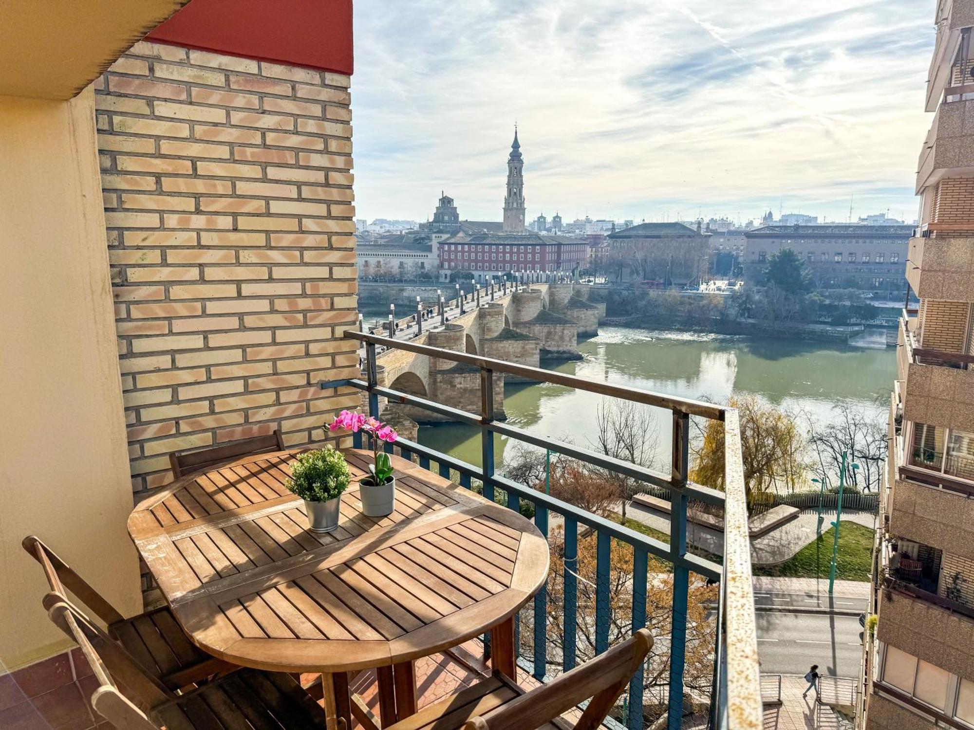 El Puente Del Pilar Comotucasa Zaragoza Dış mekan fotoğraf