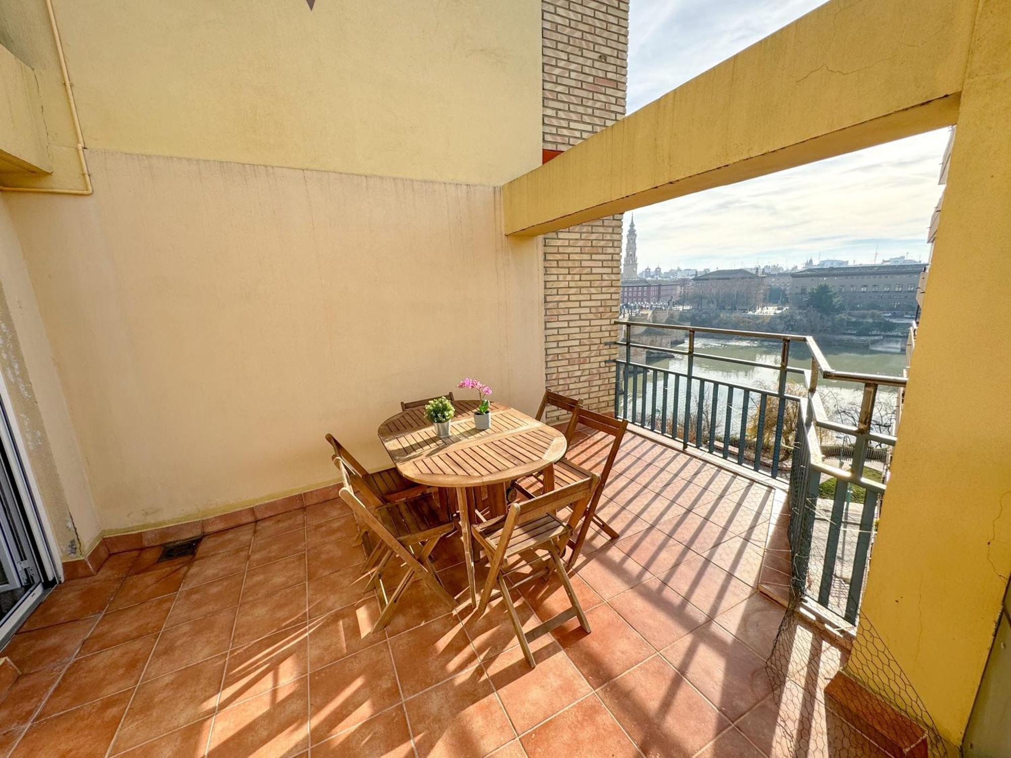 El Puente Del Pilar Comotucasa Zaragoza Dış mekan fotoğraf