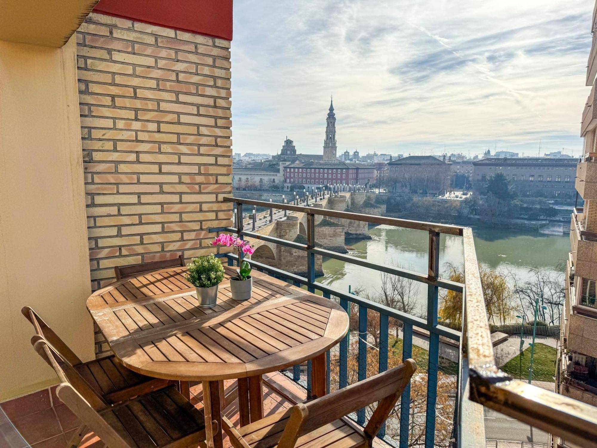 El Puente Del Pilar Comotucasa Zaragoza Dış mekan fotoğraf